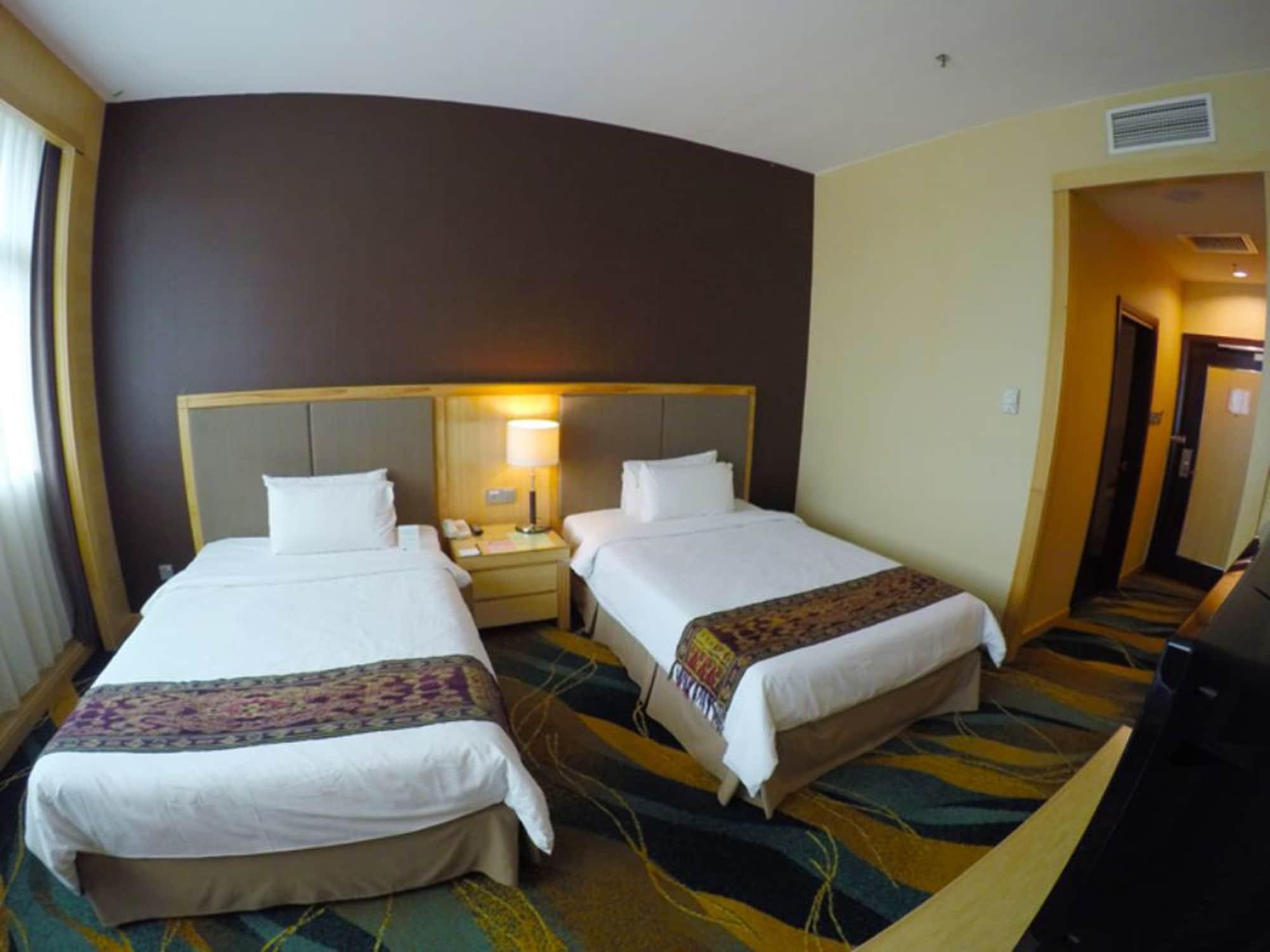 Imperial Palace Hotel Miri Extérieur photo