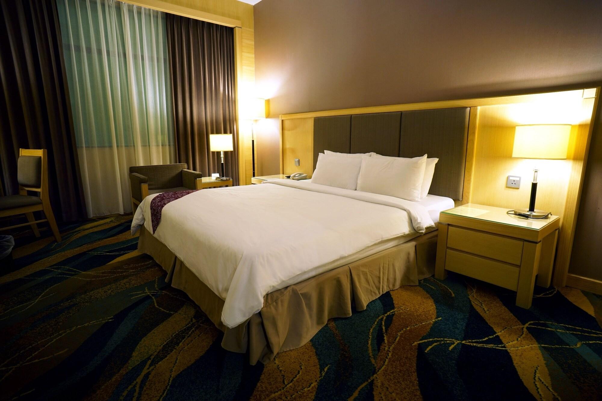 Imperial Palace Hotel Miri Extérieur photo