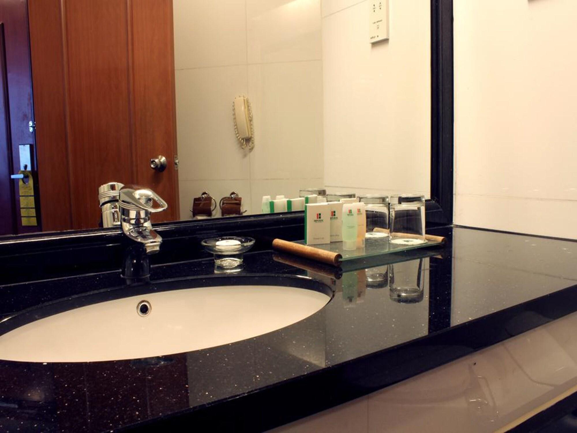 Imperial Palace Hotel Miri Extérieur photo