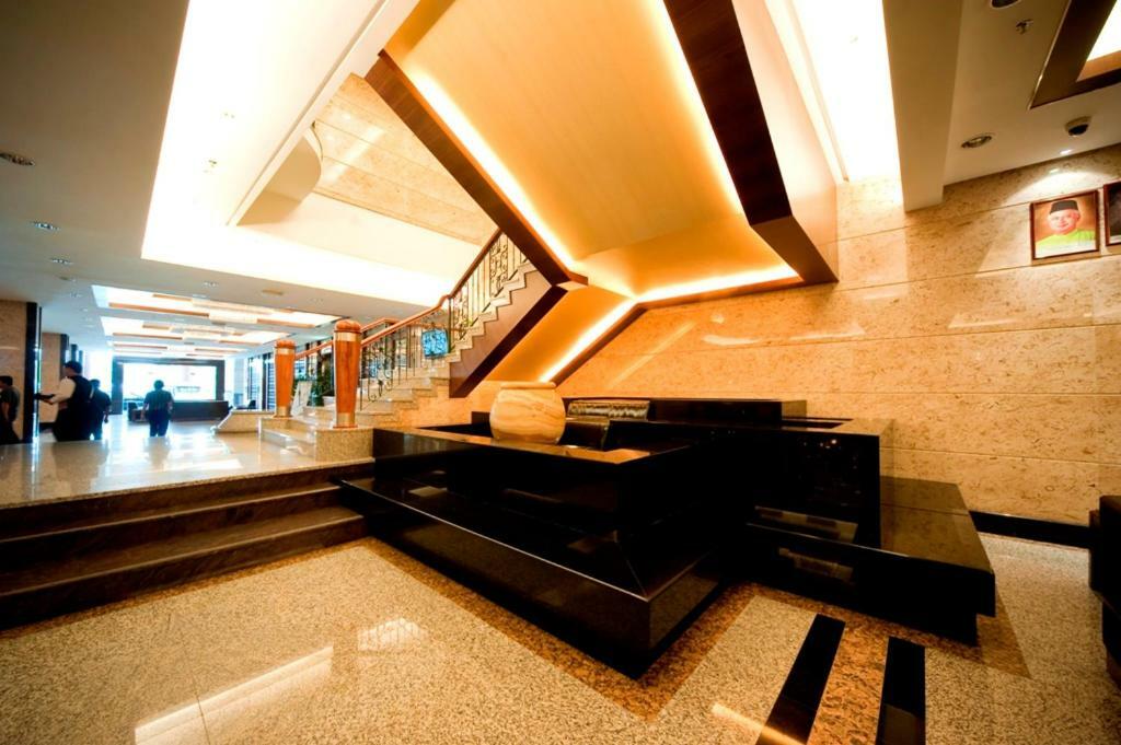 Imperial Palace Hotel Miri Extérieur photo